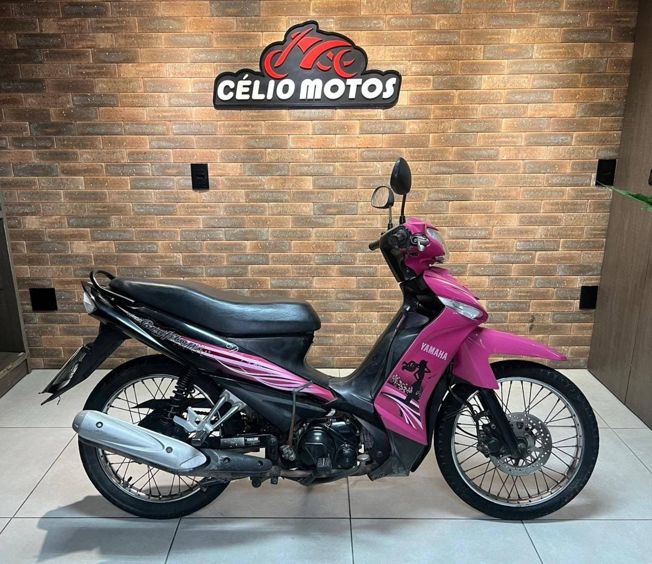YAMAHA CRYPTON 100  na cor Rosa em Palhoça / SC - 38494