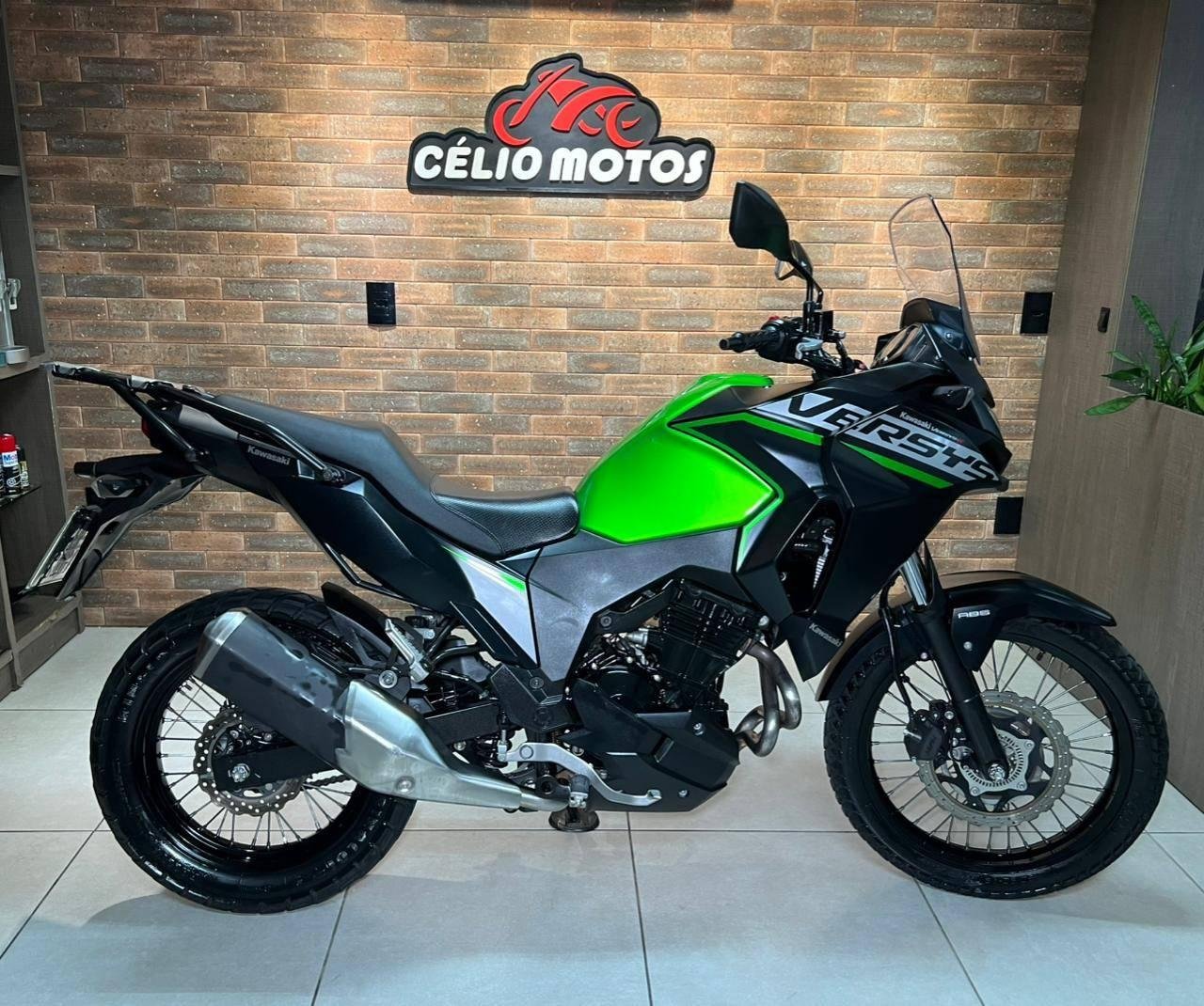 KAWASAKI Versys-X 300  na cor Verde em Palhoça / SC - 38514
