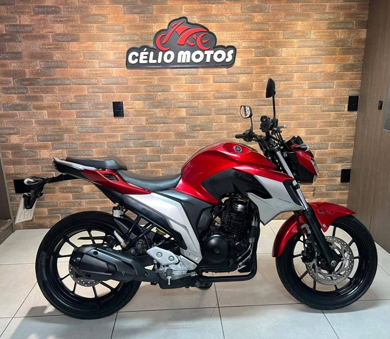 YAMAHA FAZER 600/ FZ6 S  na cor Vermelho em Palhoça / SC - 38549
