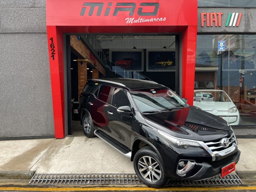 Toyota Hilux SW4 SRX 4x4 2.8 TDI 16V Dies. Aut. na cor Preto em Ponta Grossa / PR - 40093