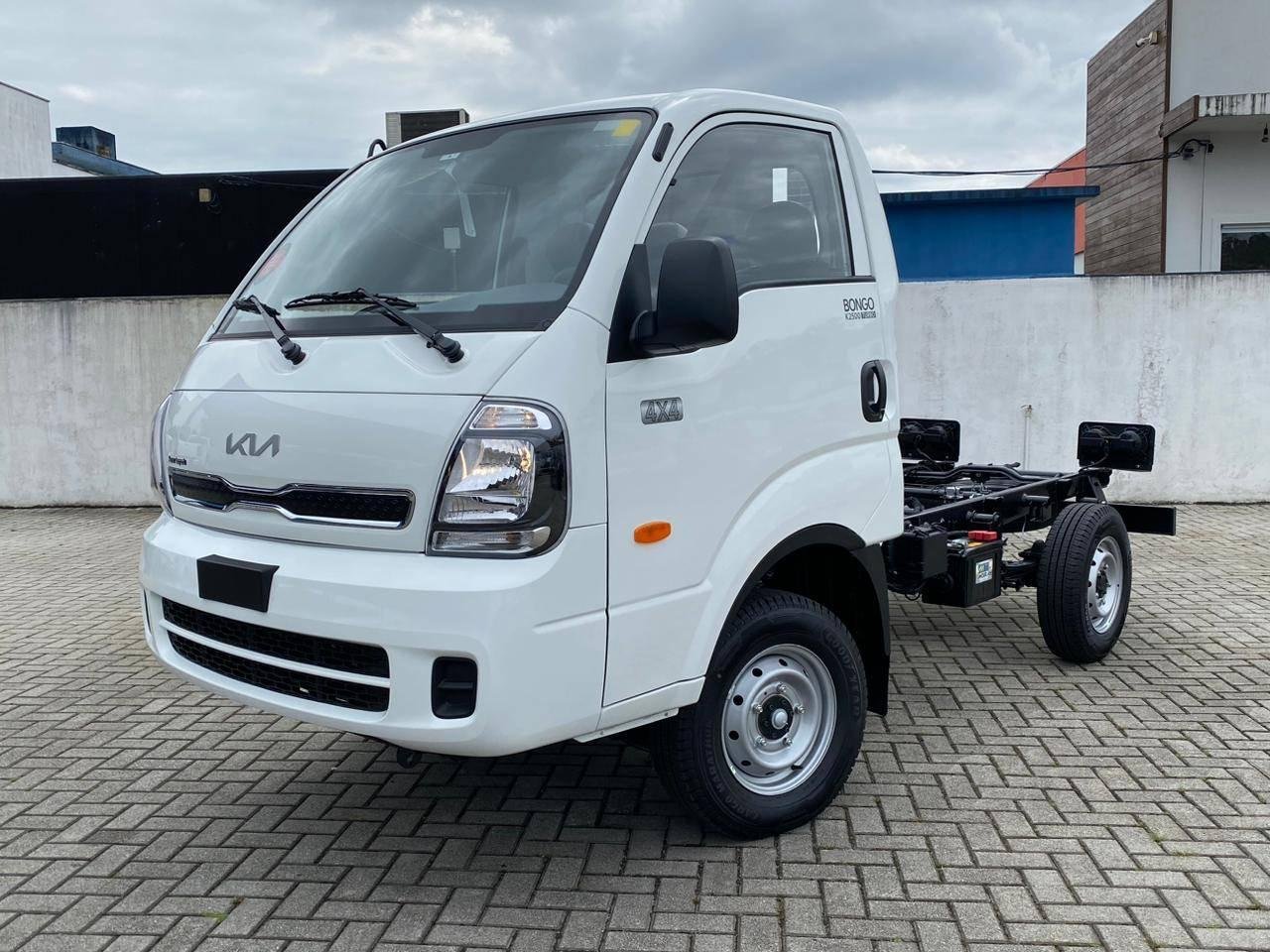 Kia Bongo K-2500 2.5 4x4 TB Diesel na cor Branco em Brusque / SC - 40246