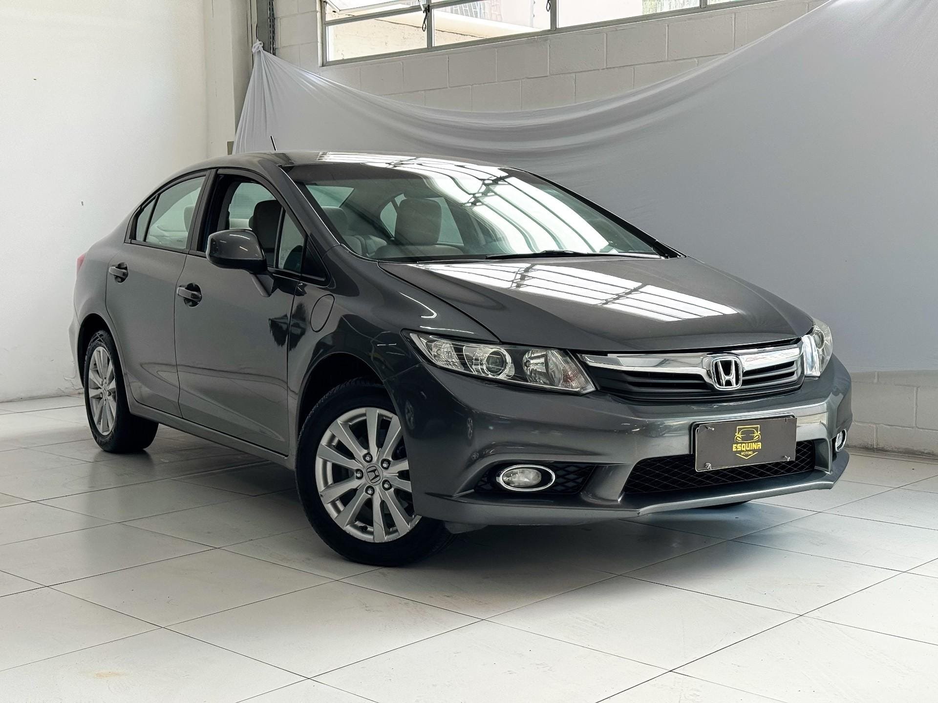 Honda Civic Sedan LXS 1.8/1.8 Flex 16V Aut. 4p na cor Cinza em São José / SC - 40940