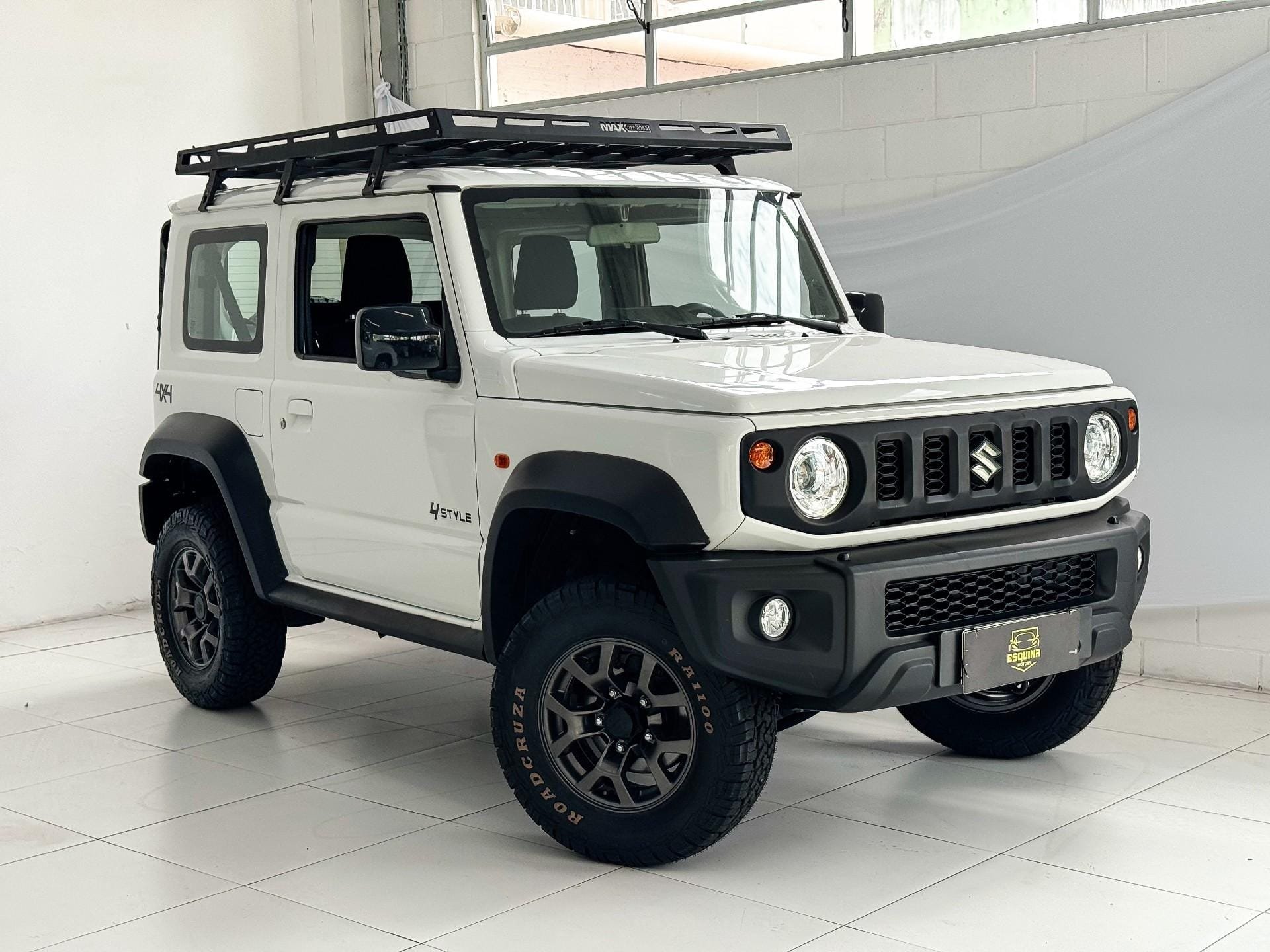 SUZUKI Jimny Sierra 4STYLE ALLGRIP 1.5 16V Aut. na cor Branco em São José / SC - 40954