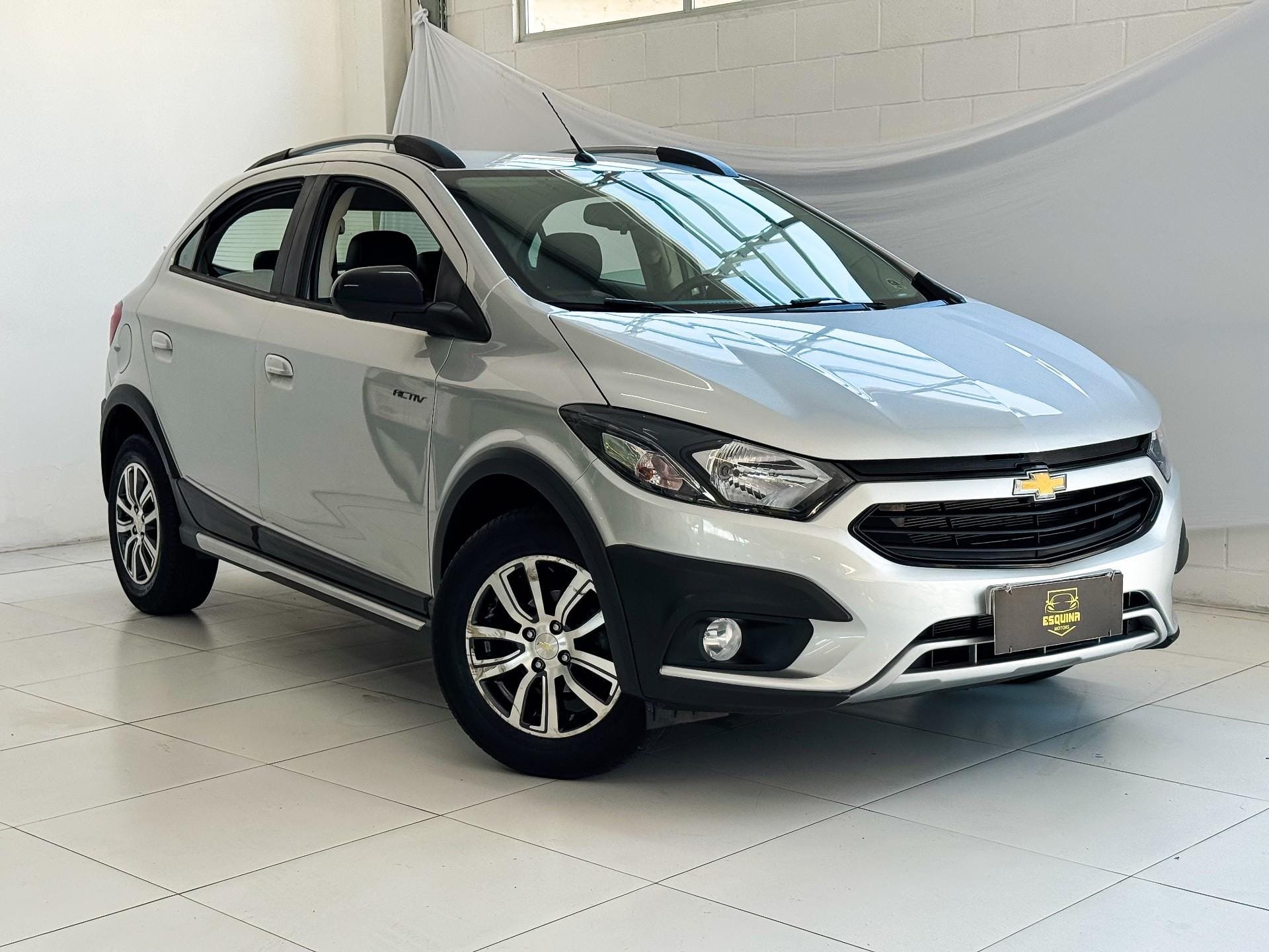 Chevrolet ONIX HATCH ACTIV 1.4 8V Flex 5P Aut. na cor Cinza em São José / SC - 40956