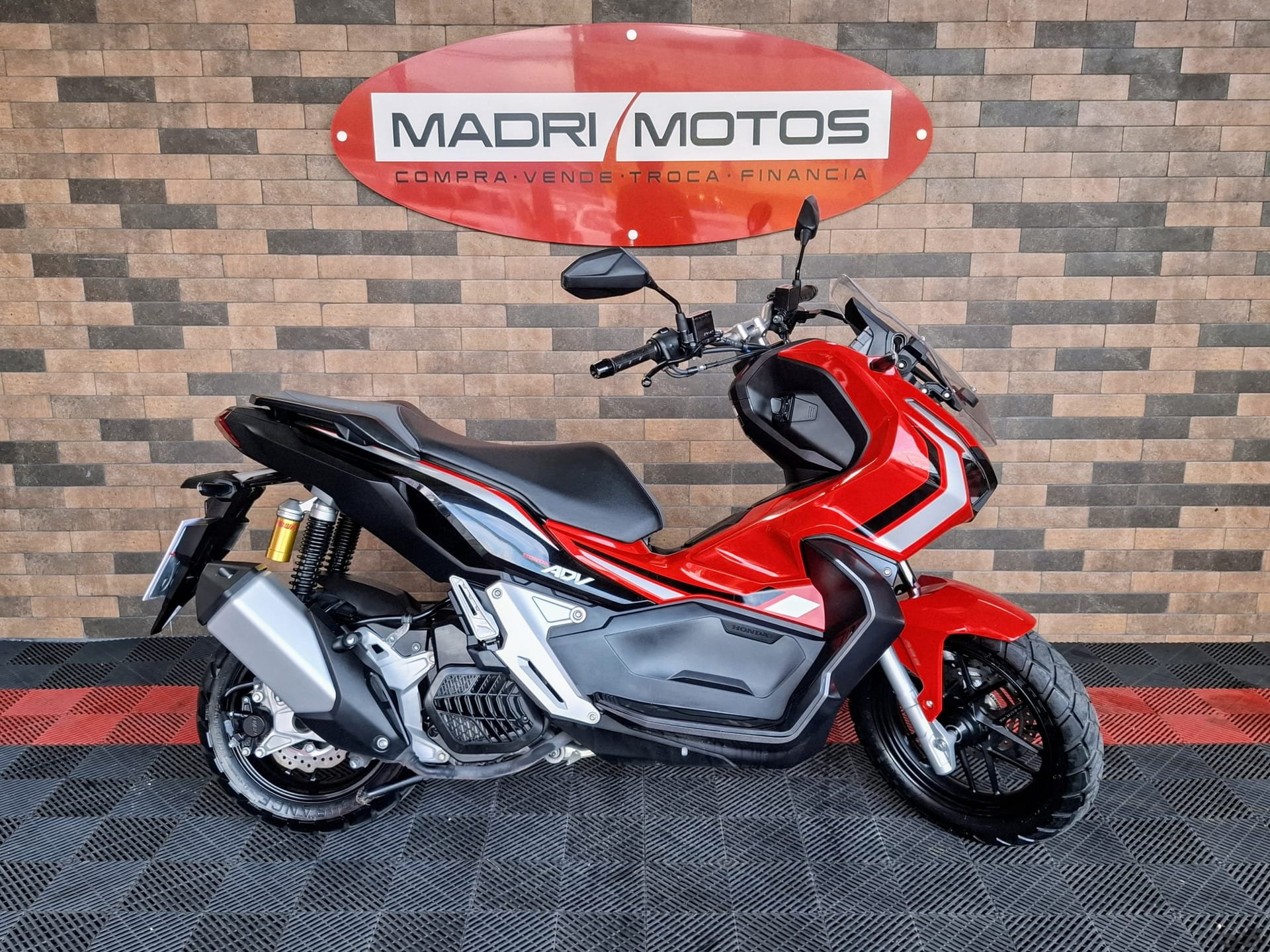 Honda ADV 150  na cor Vermelho em Palhoça / SC - 40991