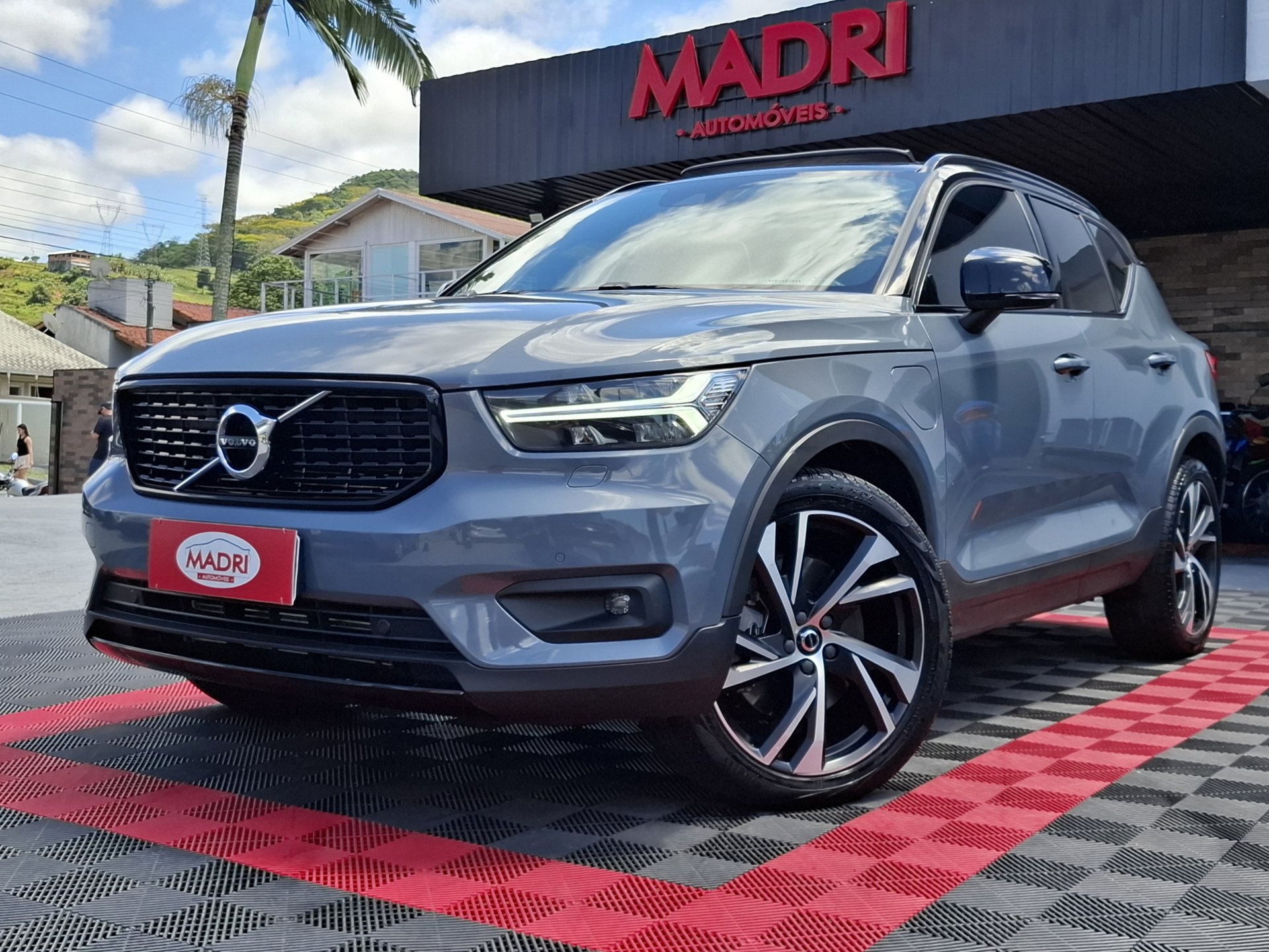 Volvo XC60 T-5 R-DESIGN 2.0 FWD 5p na cor Cinza em Palhoça / SC - 41023