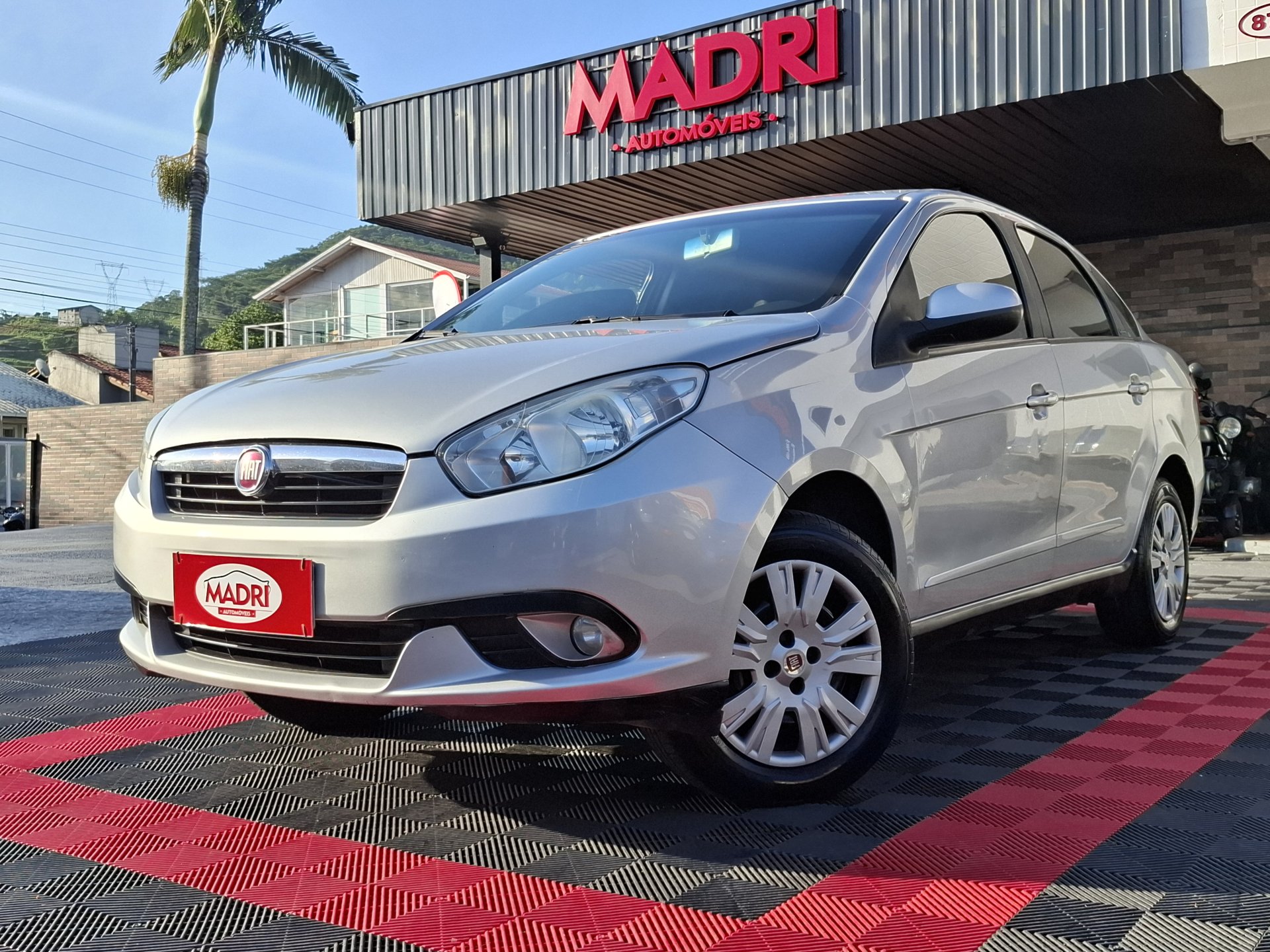 Fiat Grand Siena TETRAFUEL 1.4 Evo F. Flex 8V na cor Prata em Palhoça / SC - 41057