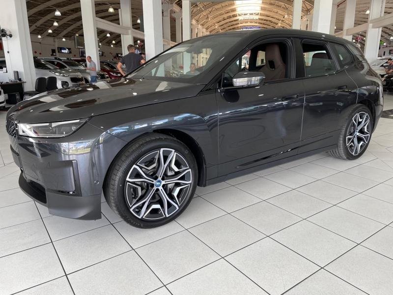 imagem de XDrive 40 Aut. (Elétrico)