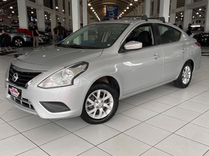 Nissan VERSA SV 1.6 16V Flex Fuel 4p Mec. na cor Prata em Curitiba / PR - 41308