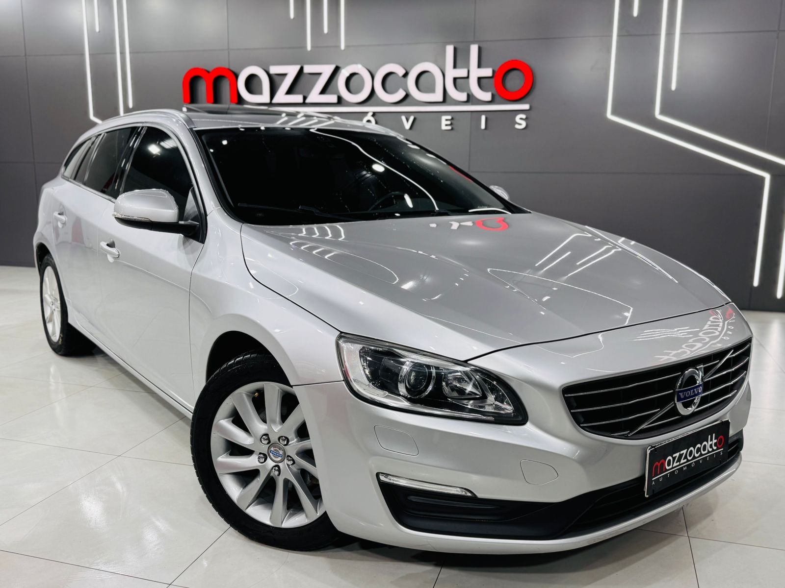 Volvo V60 T-5 KINETIC 2.0 245cv 5p na cor Cinza em Joinville / SC - 41772