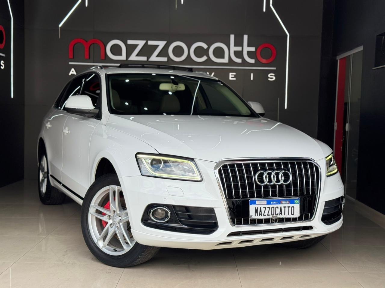 Audi Q5 Black 2.0 TFSI Quattro S tronic na cor Branco em Joinville / SC - 41785