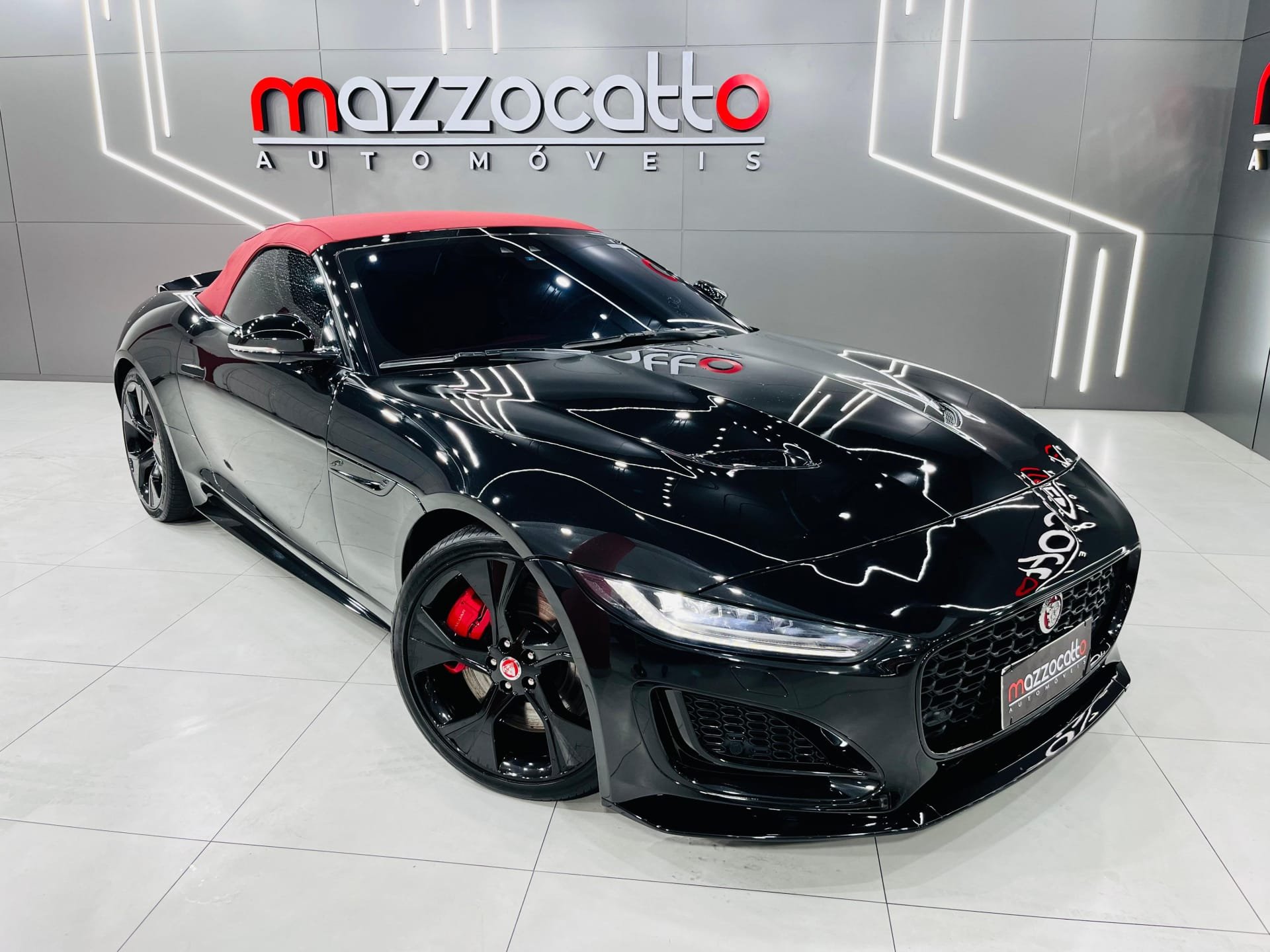 Jaguar F-Type 2.0 R-Dyn.Black Cabriolet Ed.Esp. na cor Preto em Joinville / SC - 41935