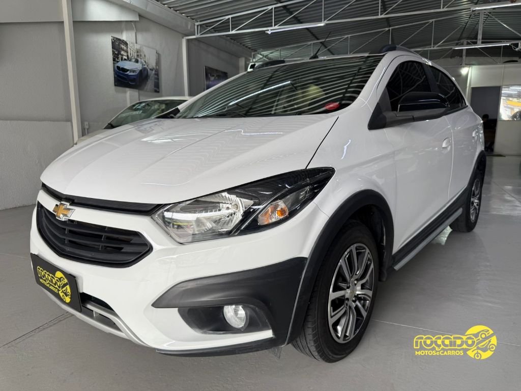 Chevrolet ONIX HATCH ACTIV 1.4 8V Flex 5P Aut. na cor Branco em São José / SC - 42243