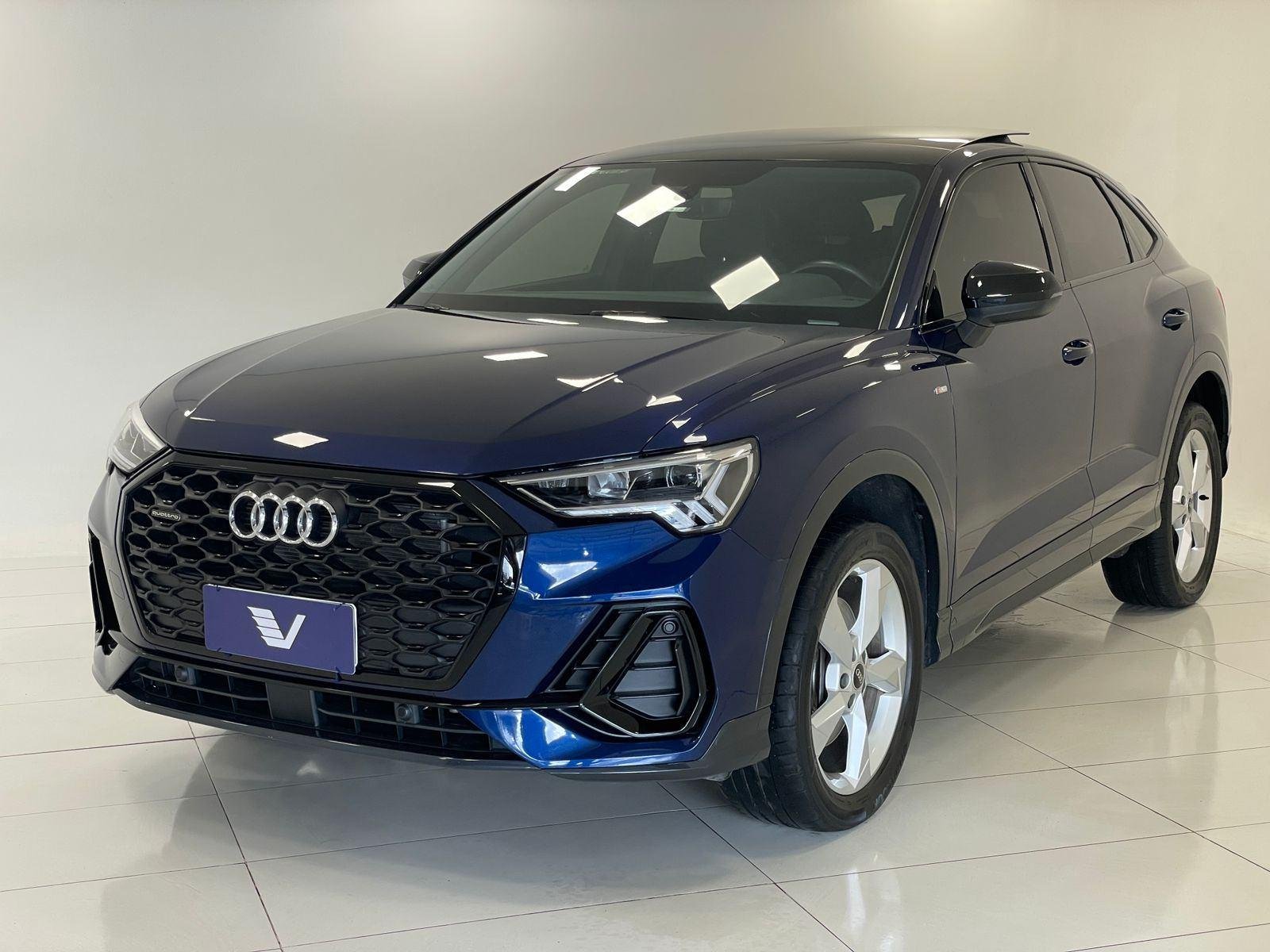 Audi Q3 SPB Perf. Black 2.0 TFSI Tipt. Quat. na cor Azul em Joinville / SC - 42303