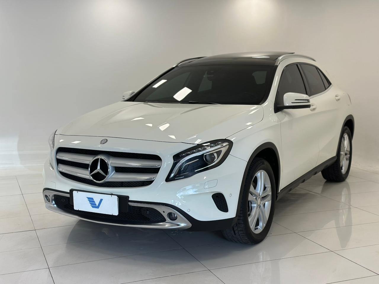 Mercedes-Benz GLA 200 Enduro 1.6 TB 16V Flex Aut. na cor Branco em Joinville / SC - 42344
