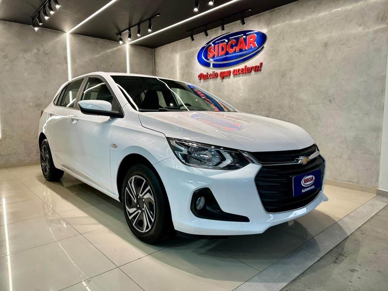 Chevrolet Onix HATCH LT 1.0 12V TB Flex 5p Mec. na cor Branco em Garuva / SC - 42673