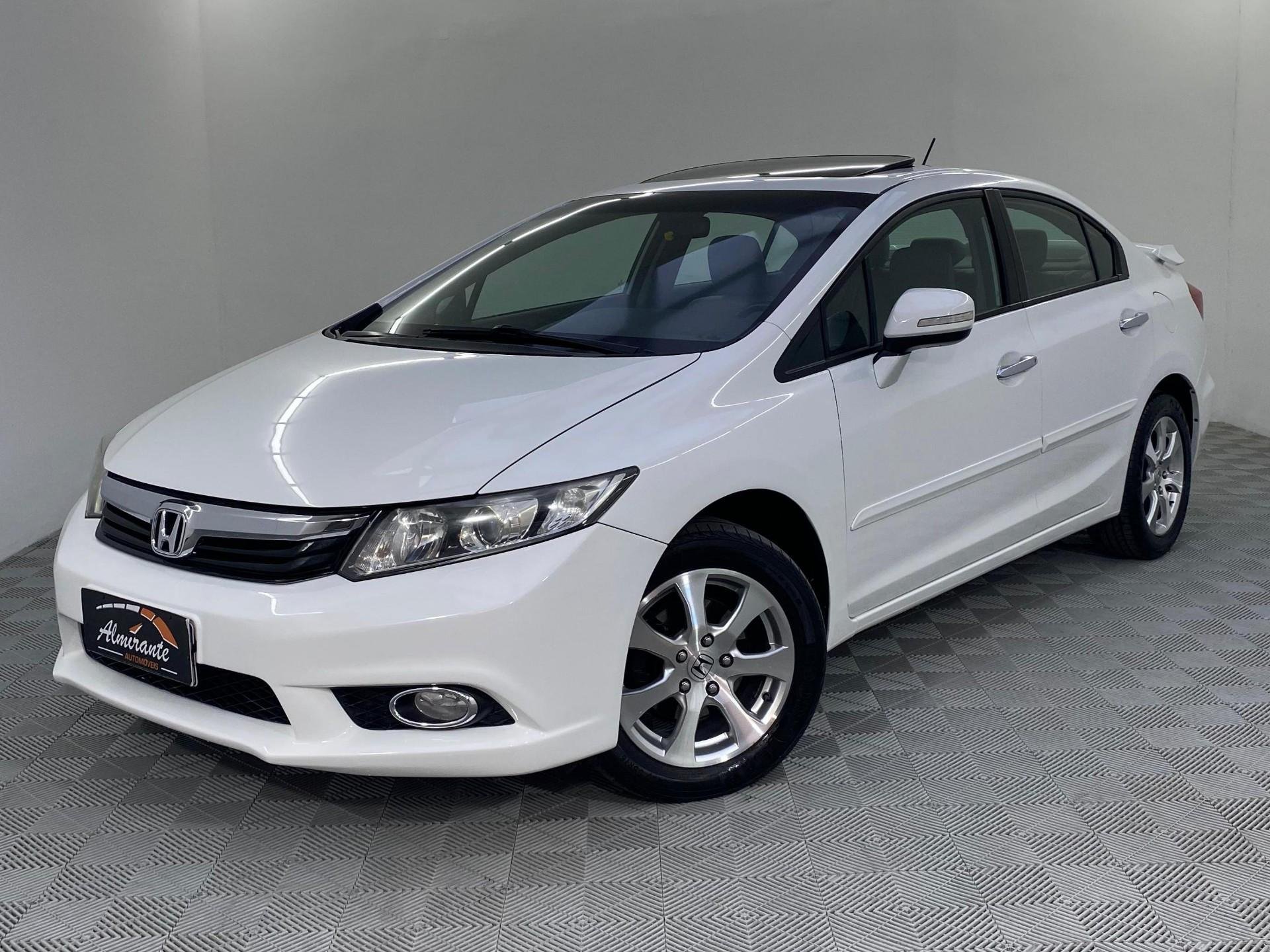 Honda Civic Sedan EXS 1.8/1.8 Flex 16V Aut. 4p na cor Branco em Blumenau / SC - 42730