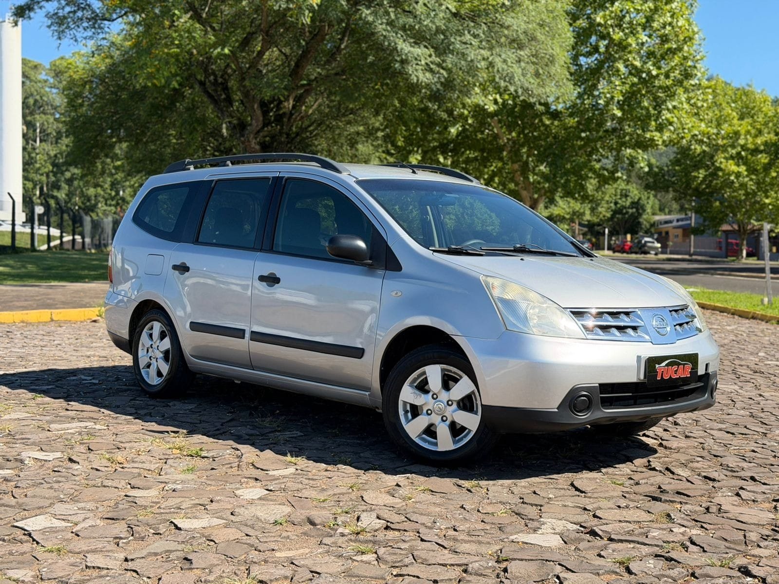 Nissan LIVINA NIGHT&DAY 1.6 16V Flex Fuel Mec. na cor Cinza no Dois Irmãos / RS - 43166