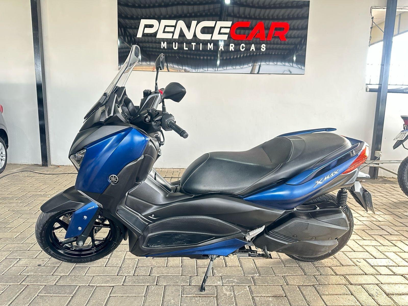 YAMAHA XMAX 250 ABS  na cor Azul no Canoas / RS - 44735