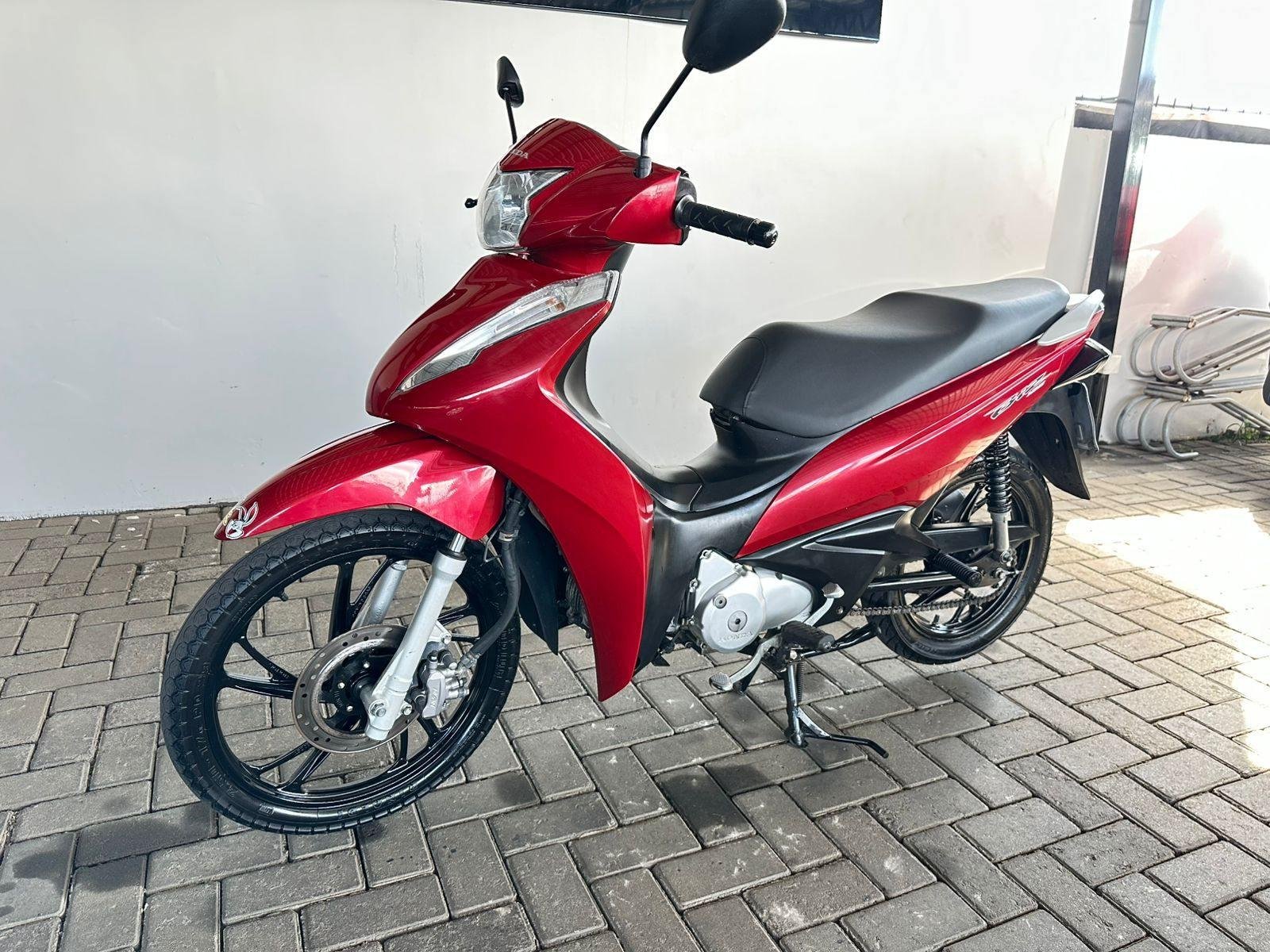 Honda BIZ 125+  na cor Vermelho no Canoas / RS - 44743
