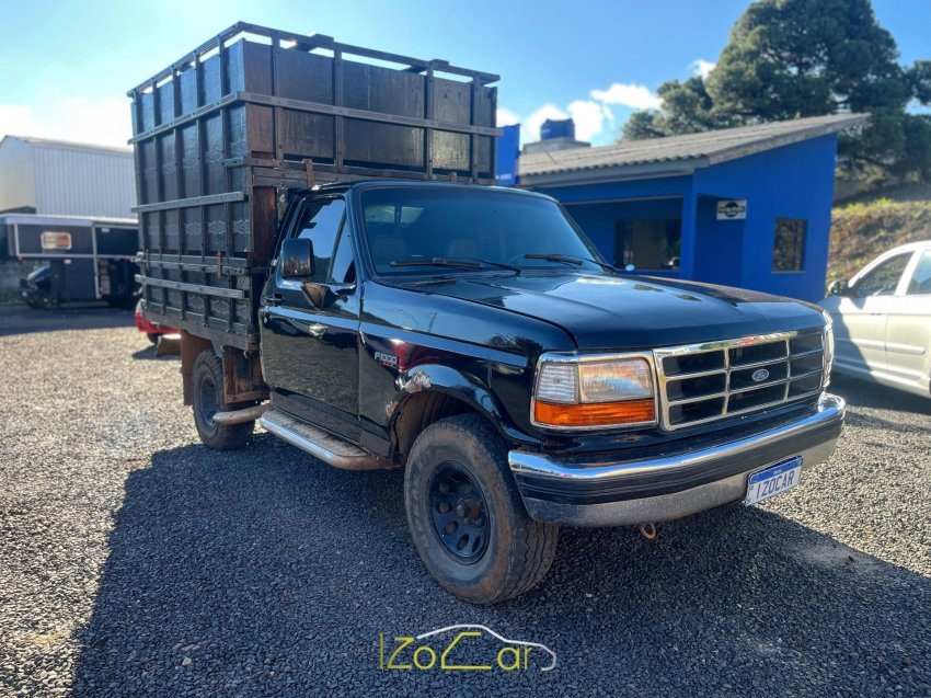 Ford F-1000 XLT Diesel Turbo na cor Preto em Guarapuava / PR - 45336