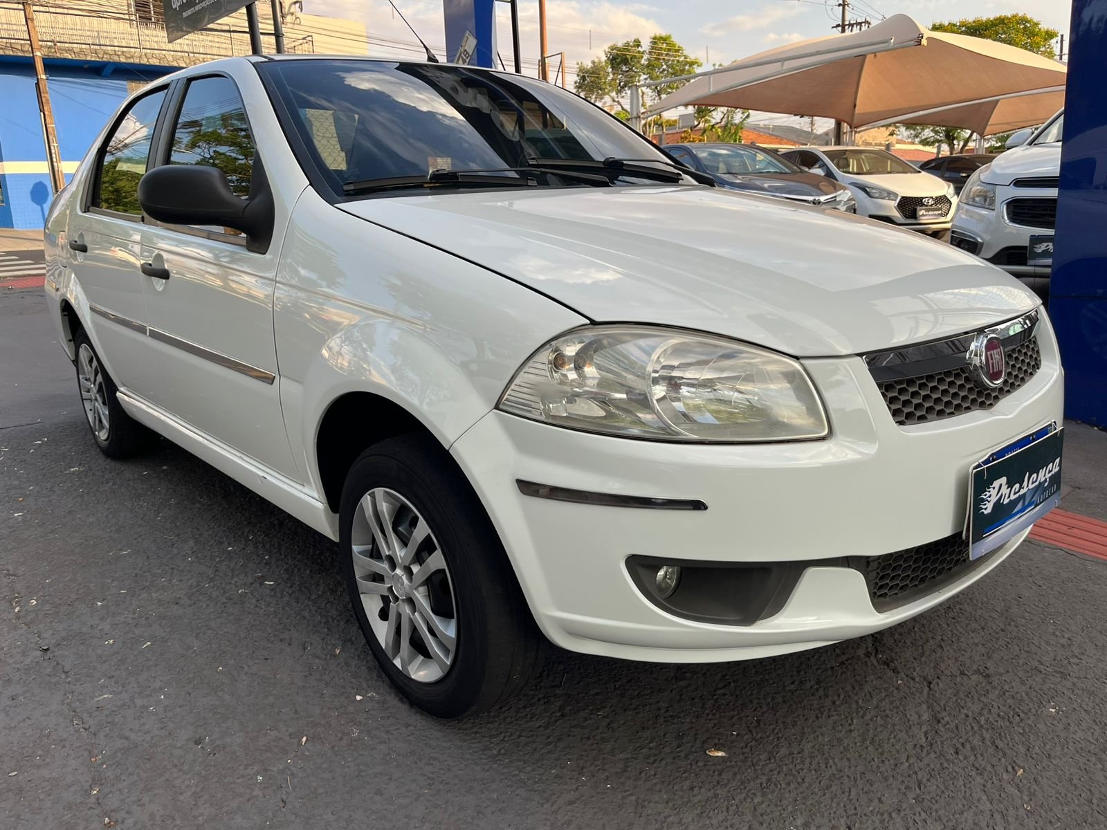 Fiat Siena EL 1.0 mpi Fire Flex 8V 4p na cor Branco em Maringá / PR - 45426