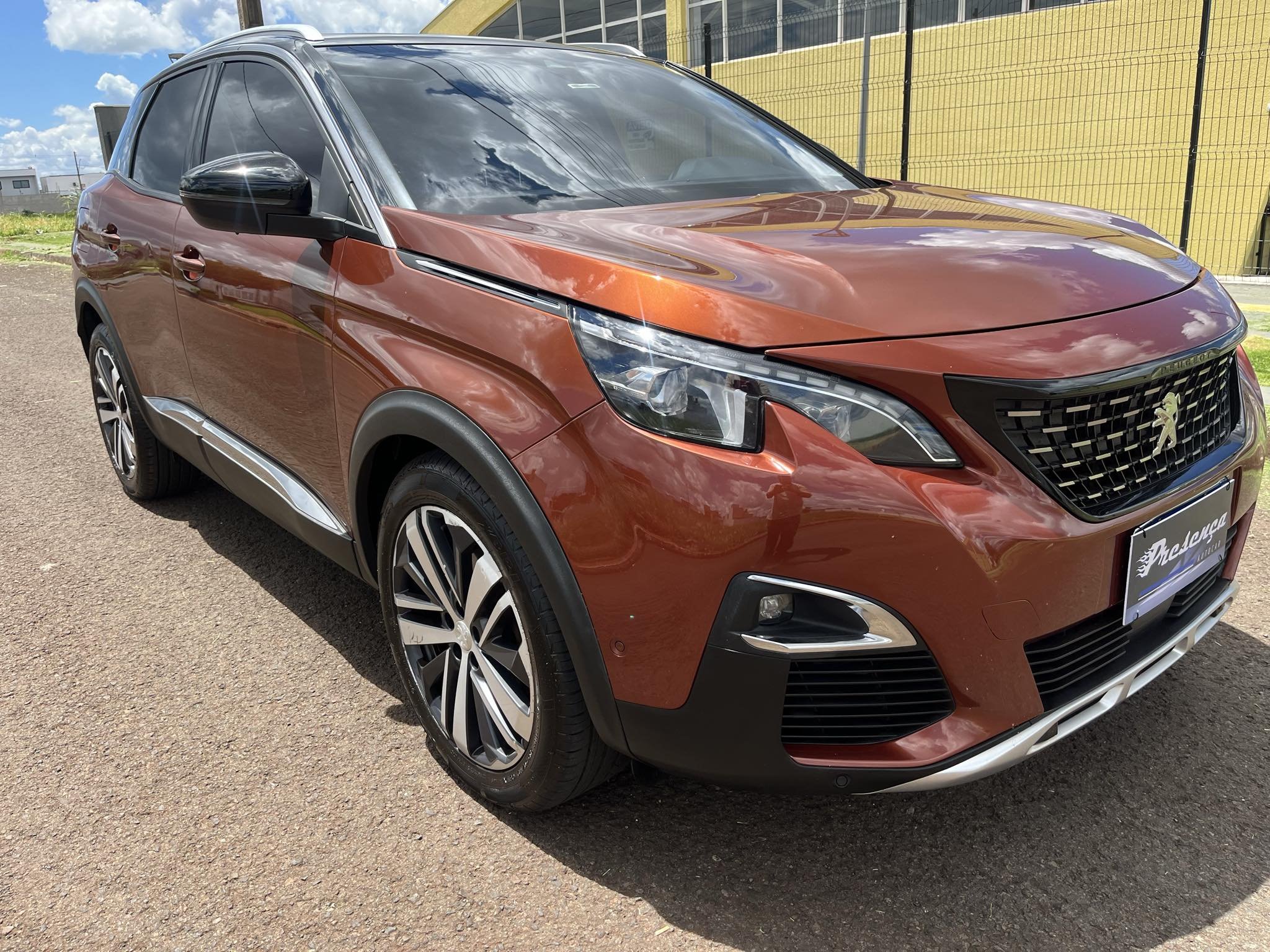 Peugeot 3008 Griffe 1.6 Turbo 16V 5p Aut. na cor Marrom em Maringá / PR - 45449
