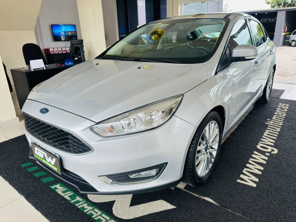Ford Focus 2.0 16V/SE/SE Plus Flex 5p Aut. na cor Cinza em Curitiba / PR - 45563