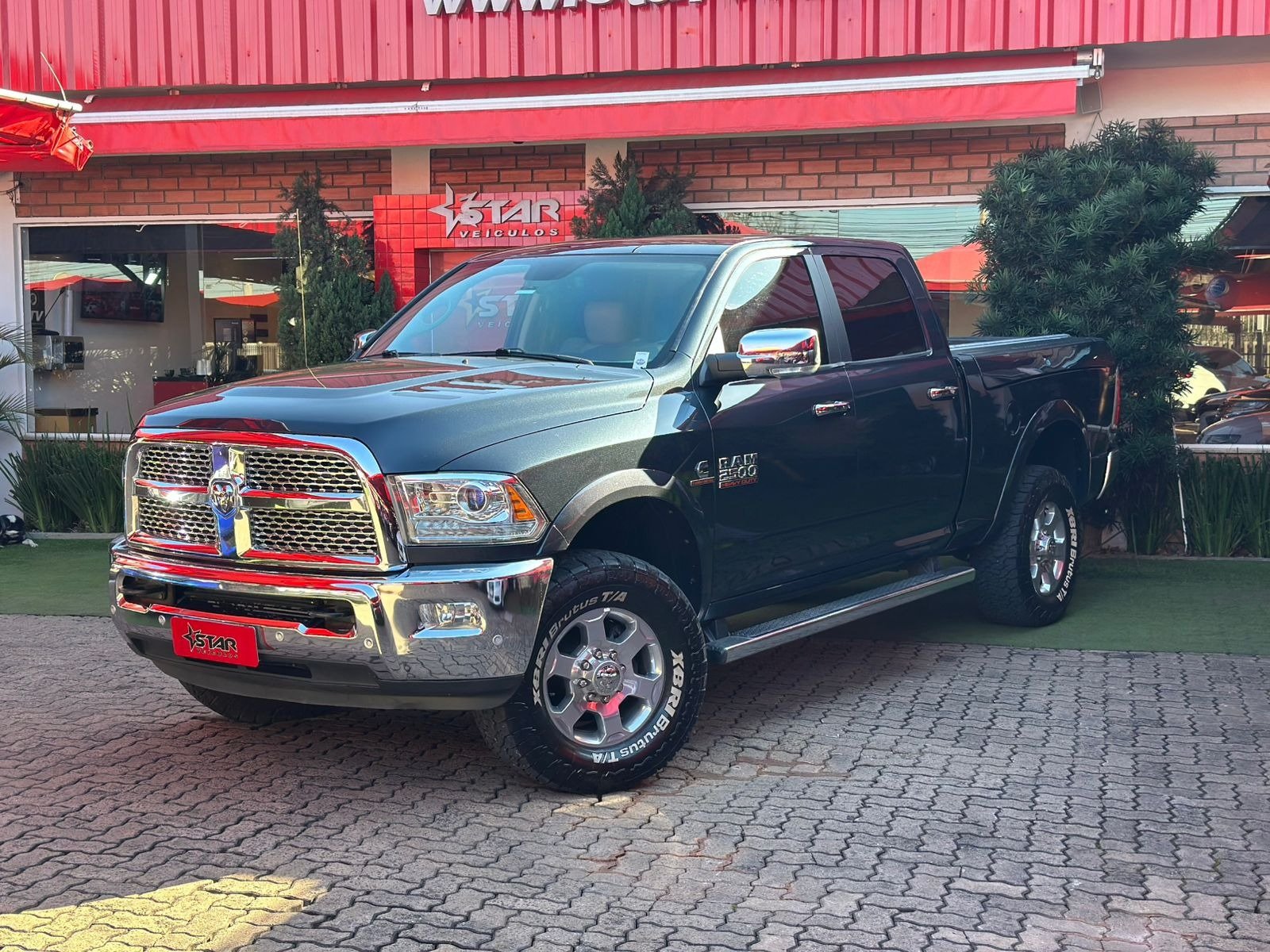 RAM 2500 LARAMIE 6.7 TDI CD 4x4 Diesel na cor Cinza no Canoas / RS - 45802