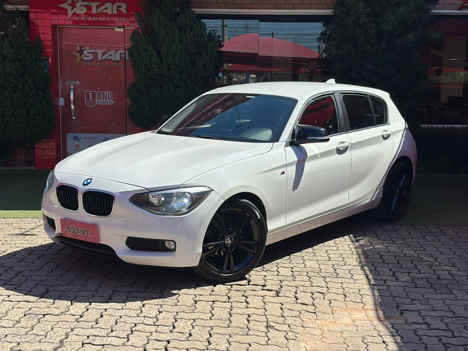 BMW 116iA 1.6 TB 16V 136cv 5p na cor Branco no Canoas / RS - 45817