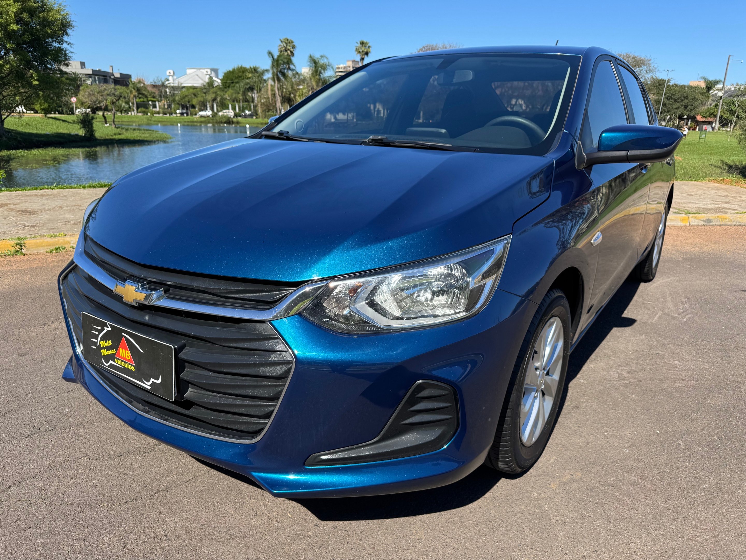 imagem de SEDAN Plus LT 1.0 12V Flex 4p Mec.