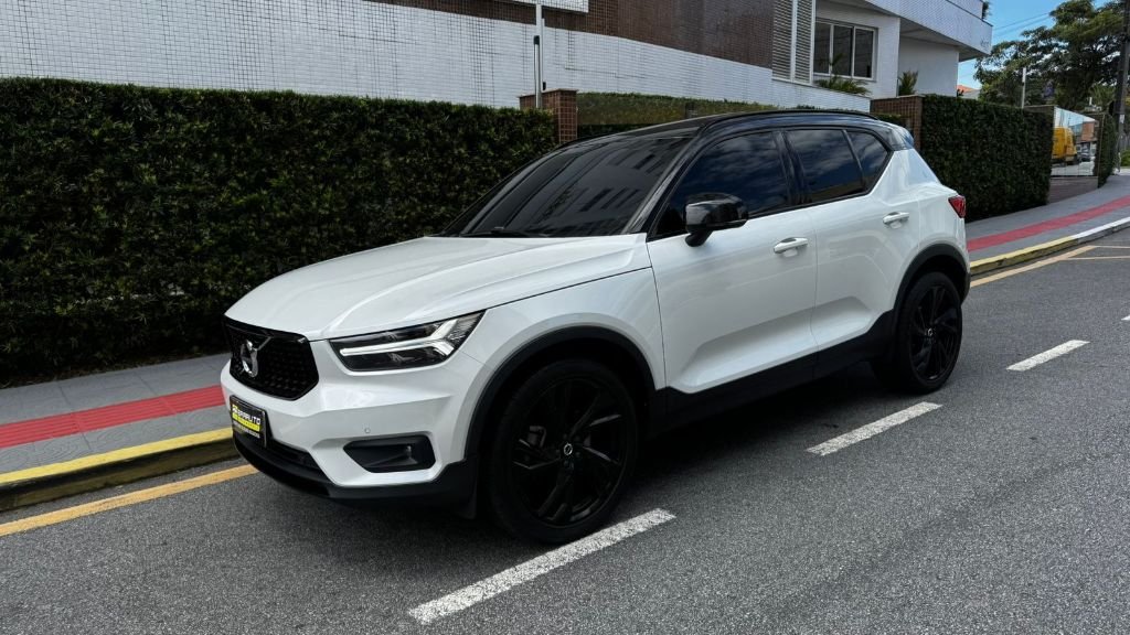 Volvo XC40 T-5 R-DESIGN 2.0 252cv AWD na cor Branco em São José / SC - 46500