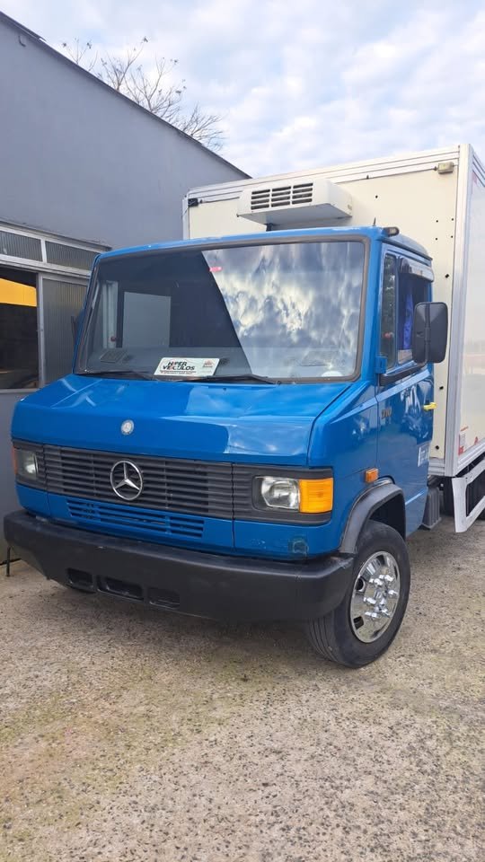 Mercedes-Benz 710/ 710 Plus 2p (diesel) na cor Azul no Canoas / RS - 46641