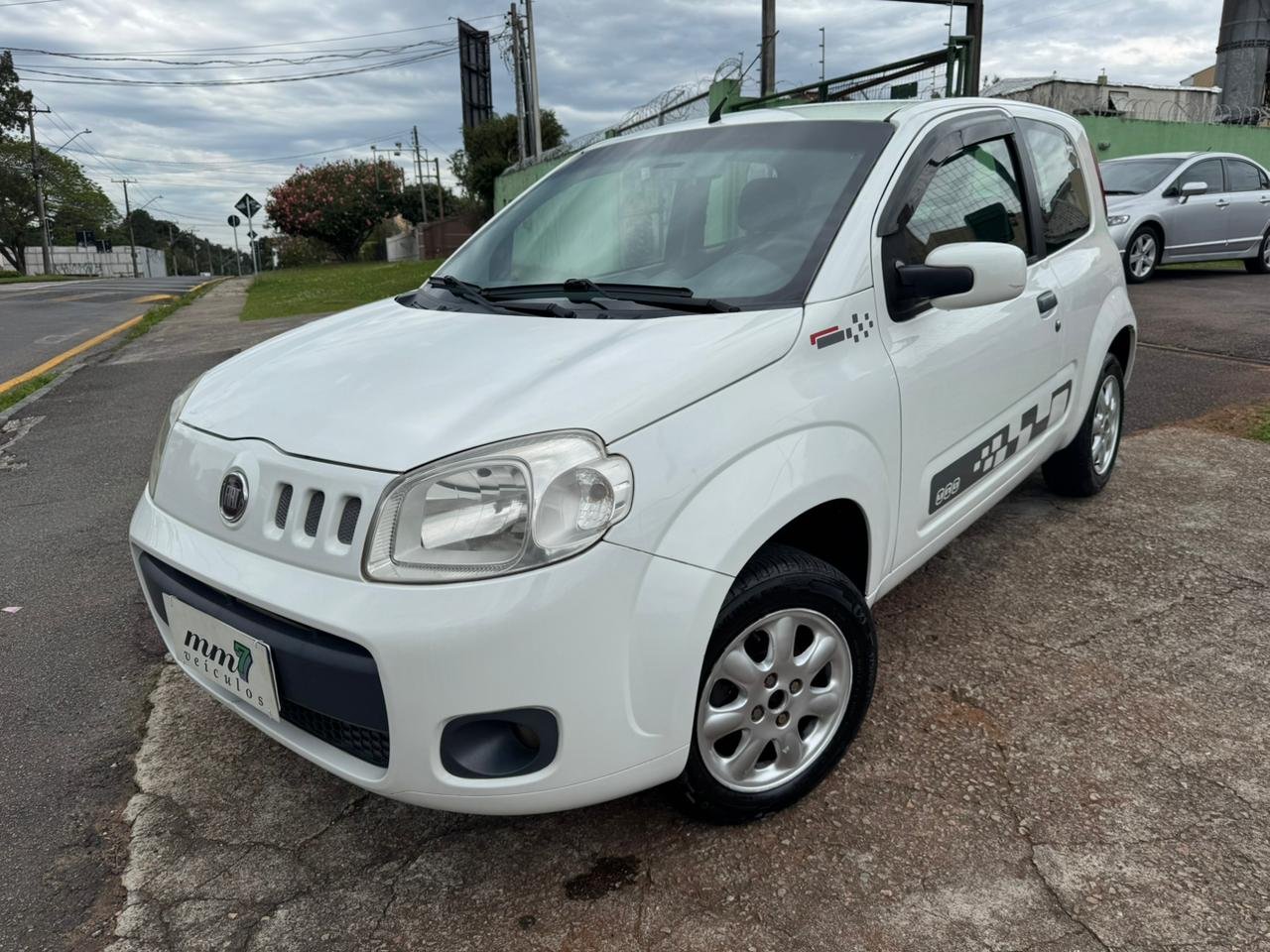 Fiat Uno VIVACE/RUA 1.0 EVO Fire Flex 8V 5p na cor Branco em Curitiba / PR - 46912