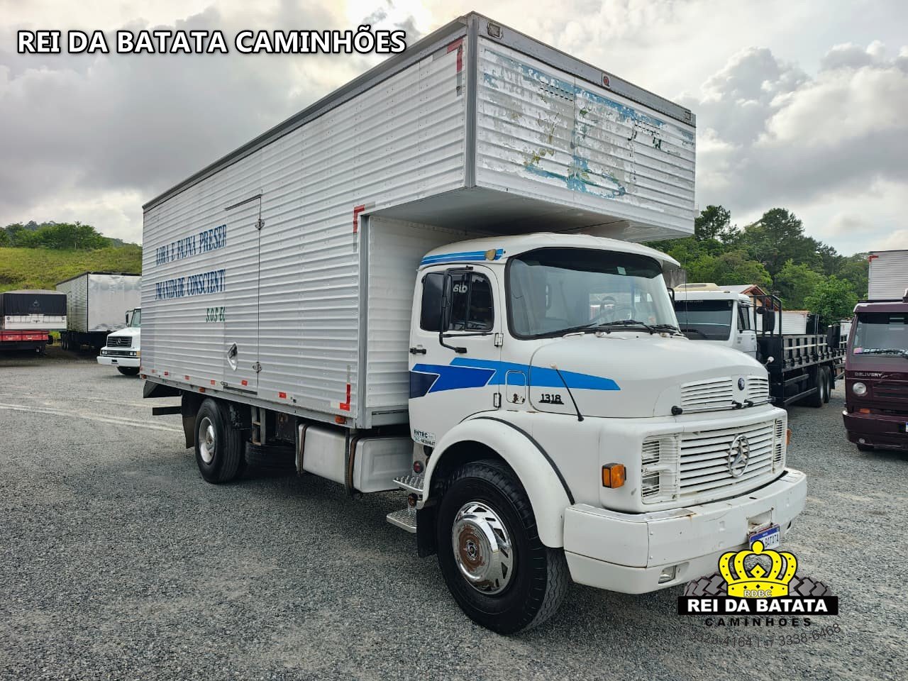 Mercedes-Benz L-1318 2p (diesel) na cor Branco em Blumenau / SC - 47352