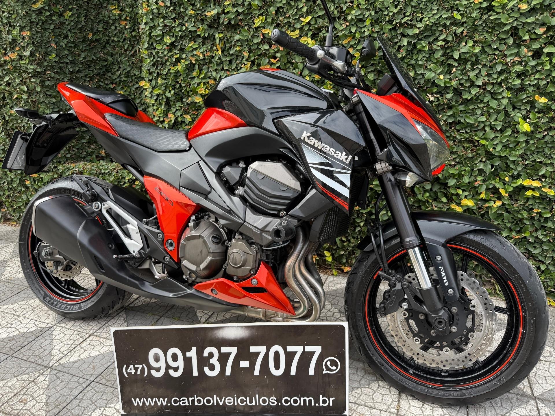 KAWASAKI Z-800  na cor Laranja em Itajaí / SC - 48124