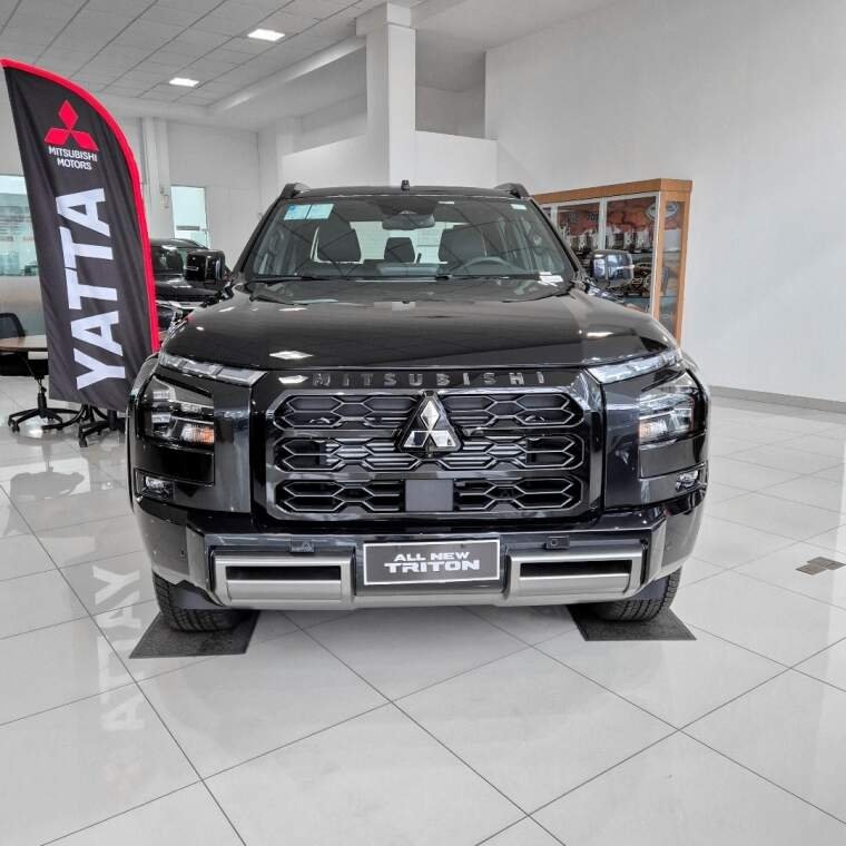 Mitsubishi Triton Katana 2.4 CD 4x4 TB Diesel Aut. na cor Preto em Curitiba / PR - 48244