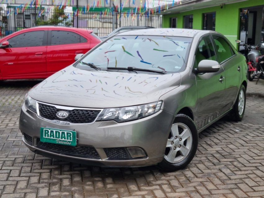 Kia Cerato 1.6 16V Mec. na cor Cinza em Curitiba / PR - 48498