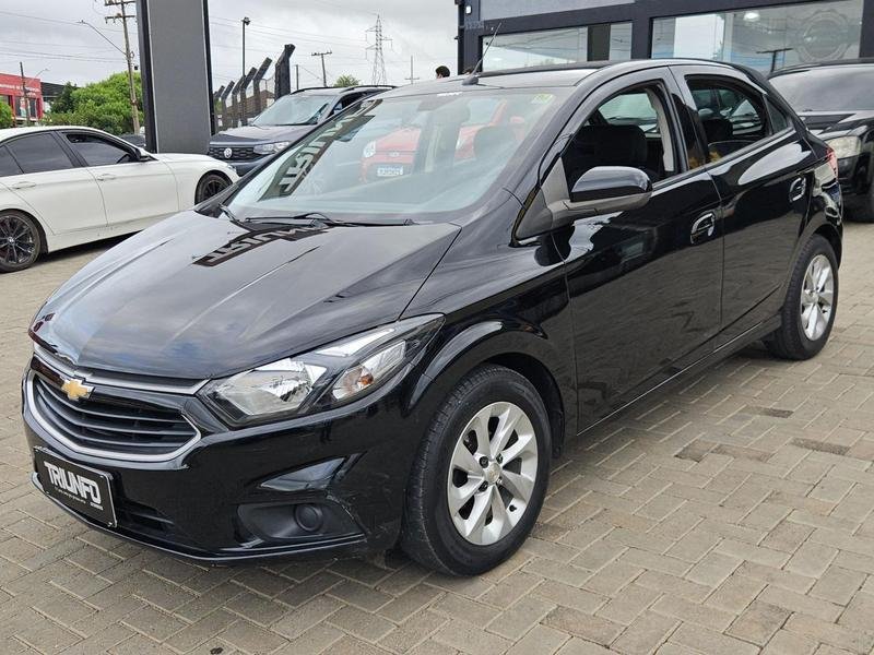 Chevrolet Onix HATCH LT 1.0 8V FlexPower 5p Mec. na cor Preto em Ponta Grossa / PR - 48993