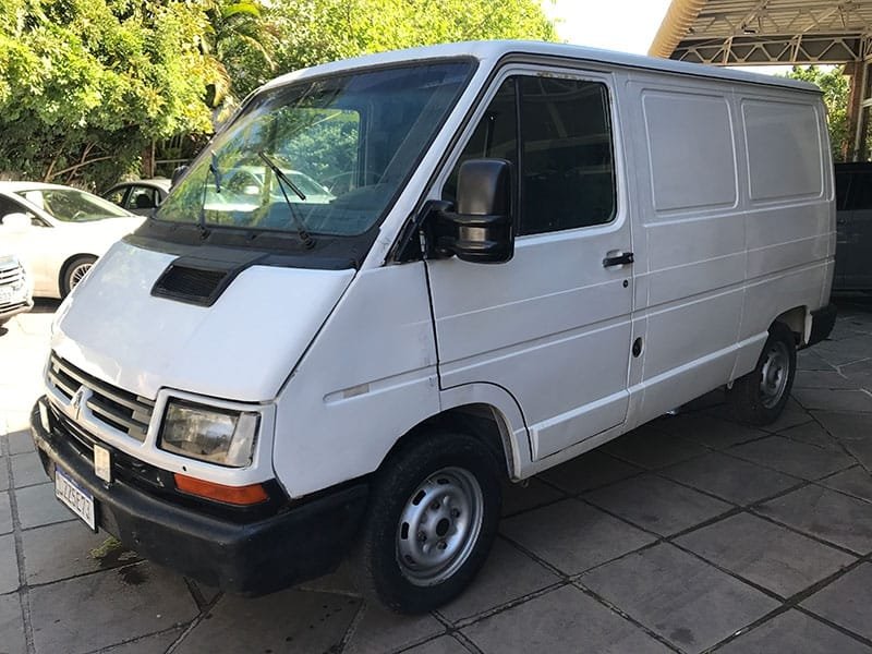 Renault Trafic Furgão Chassi Longo 2.2 na cor Branco no Porto Alegre / RS - 49117