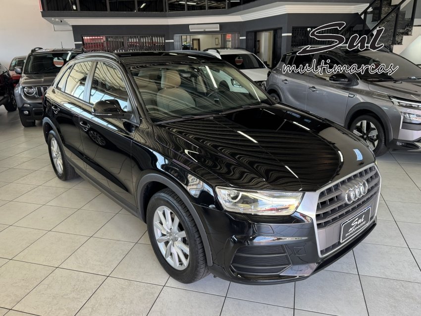 Audi Q3 1.4 TFSI/TFSI Flex S-tronic 5p na cor Preto em Ponta Grossa / PR - 49494