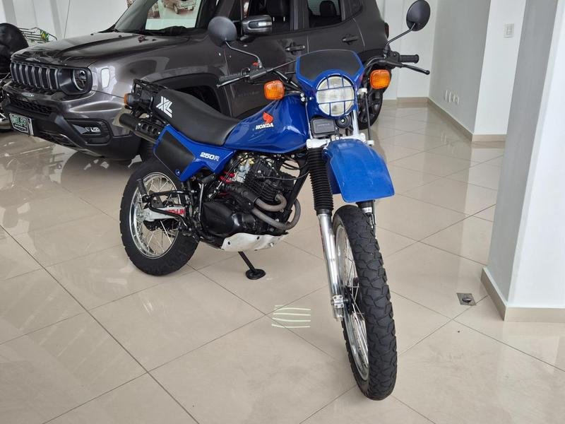 Audi Q3 Black S Line 1.4 TFSI S-tronic na cor Azul em Curitiba / PR - 49726