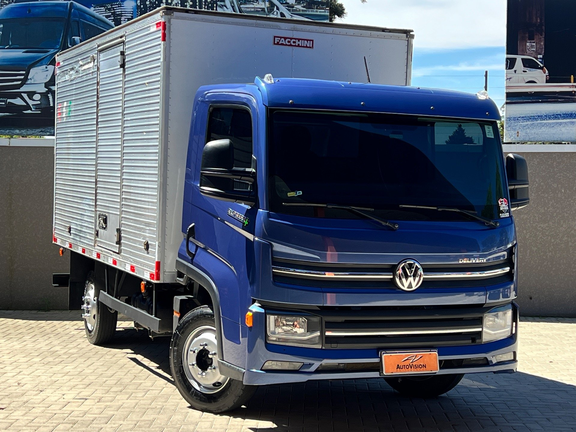 Volkswagen Delivery Express Turbo Diesel (E6) na cor Azul em Curitiba / PR - 50570