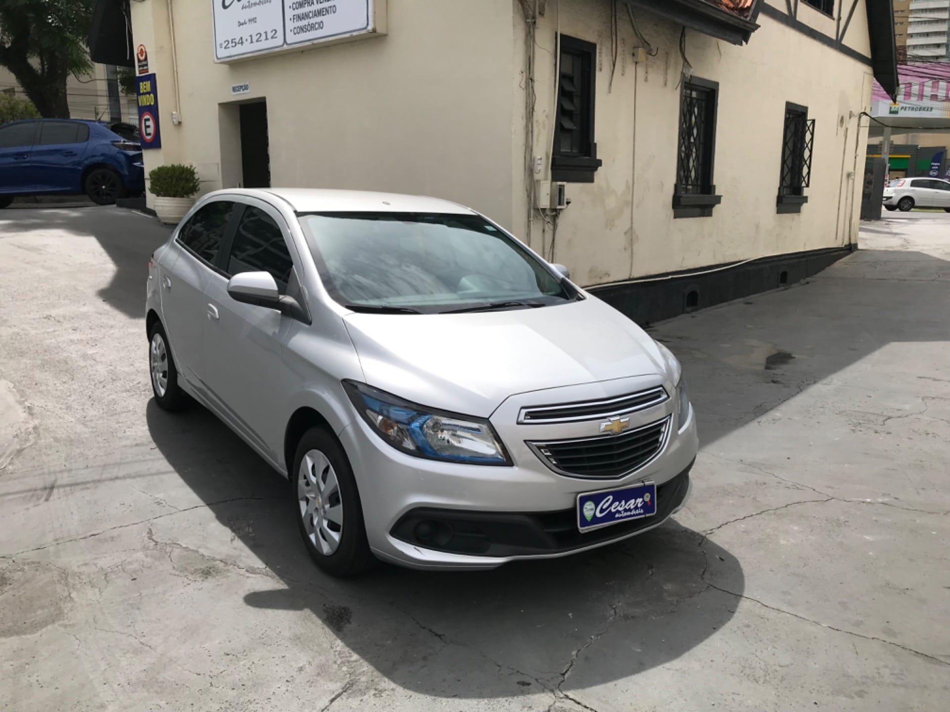 Chevrolet ONIX HATCH LT 1.4 8V FlexPower 5p Mec. na cor Cinza em Curitiba / PR - 51121
