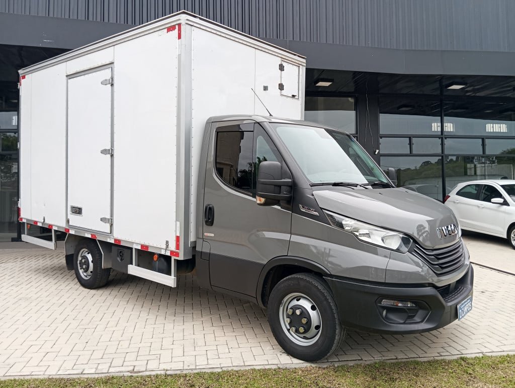 IVECO DAILY CHASSI 35-160 Longo 3.0 (Die.)(E6) na cor Cinza em Curitiba / PR - 51574