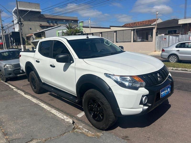 Mitsubishi L200 Triton GLX 3.2 CD TB Int.Diesel Mec na cor Branco em Araucária / PR - 51699