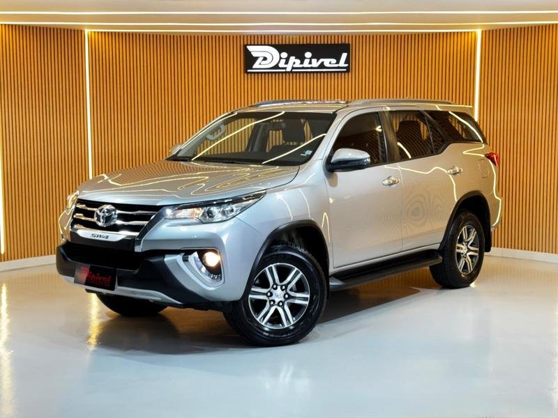 Toyota Hilux SW4 SR 4x2 2.7/ 2.7 Flex 16V Aut. na cor Cinza em Curitiba / PR - 5176