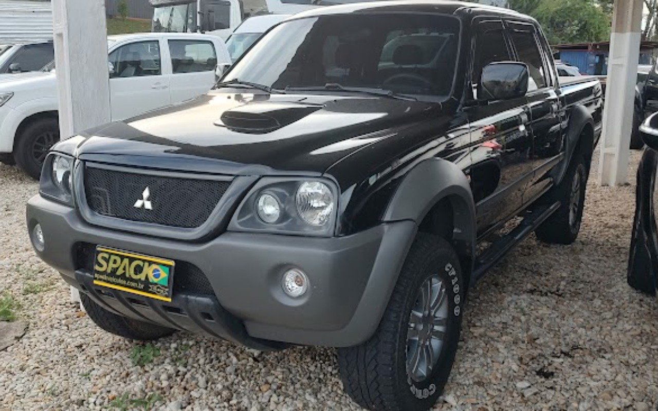 Mitsubishi L200 OUTDOOR GLS 2.5 4X4 CD TDI Diesel na cor Preto em Campo Largo / PR - 52009