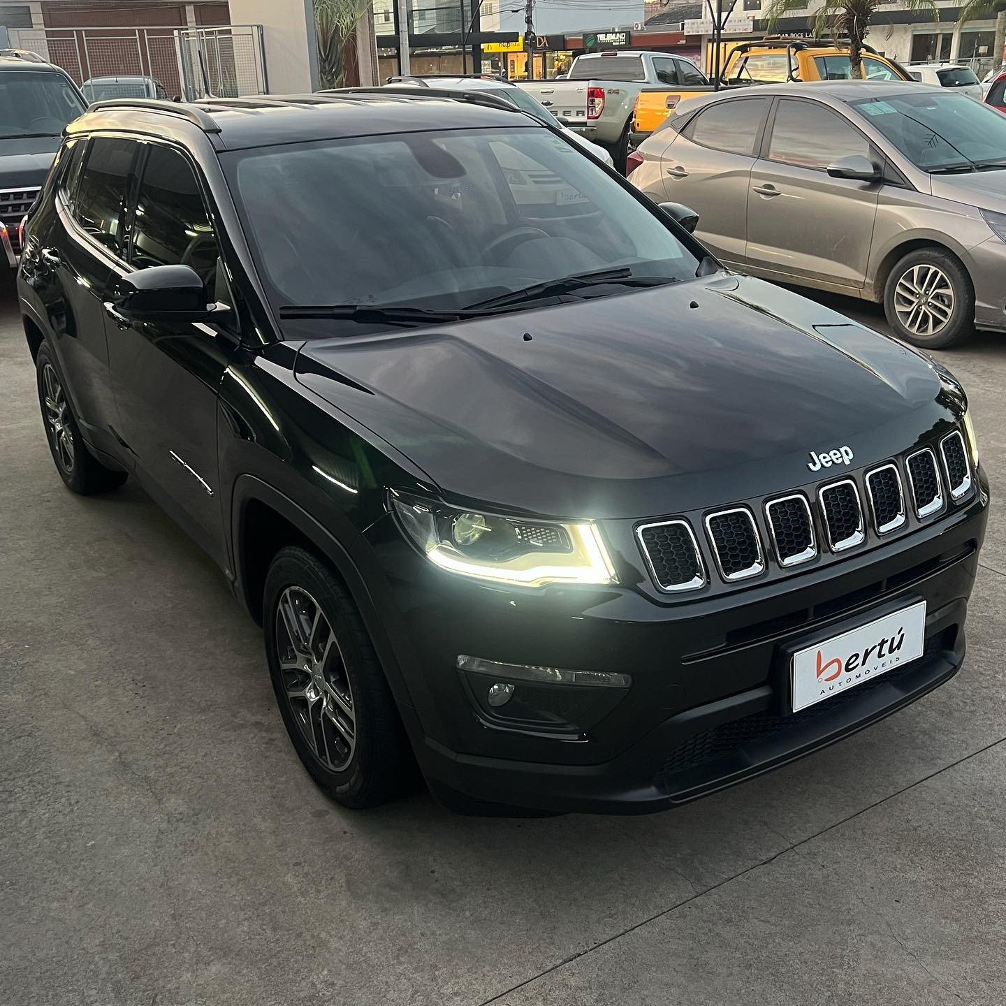 Jeep Compass SPORT 2.0 4x2 Flex 16V Aut. na cor Preto em Tubarão / SC - 52267