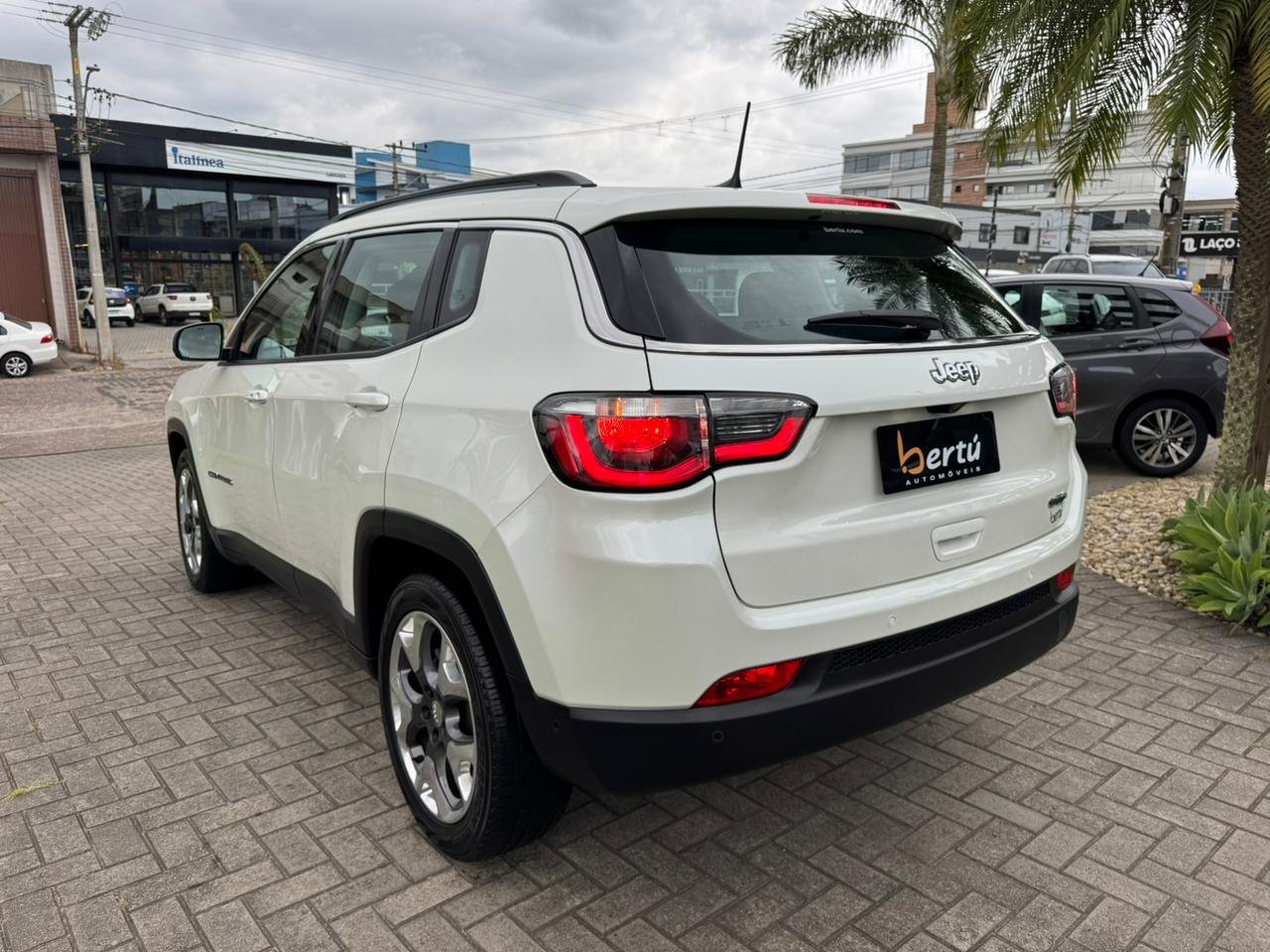 Jeep Compass LONGITUDE 2.0 4x2 Flex 16V Aut. na cor Branco em Tubarão / SC - 52292